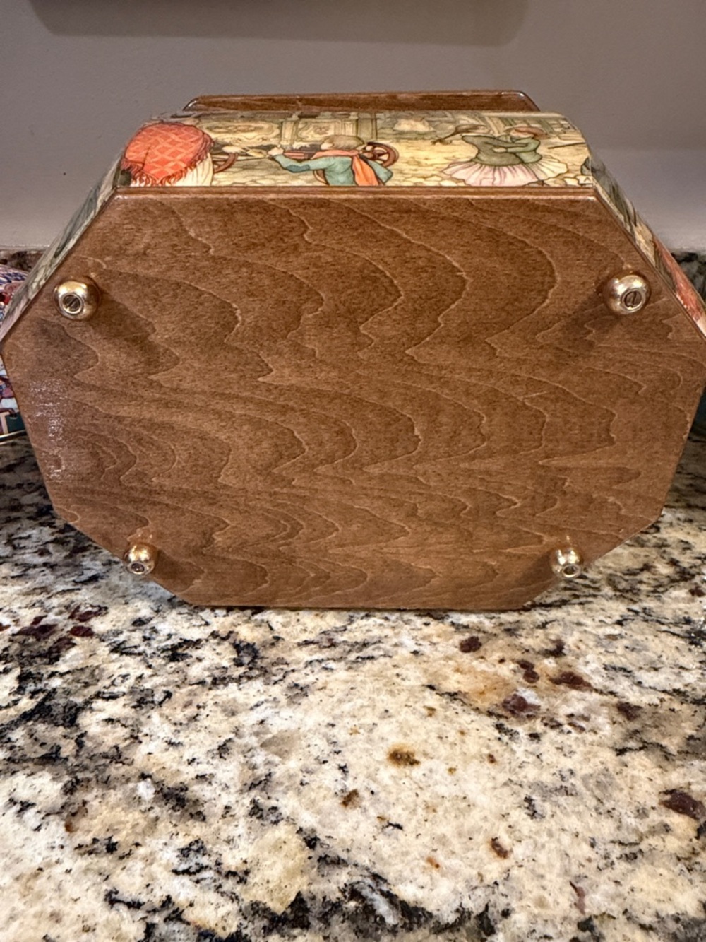 Vintage Hand-Painted Octagonal Wooden Keepsake Box in Warm Brown Tones - Picture 7 of 7